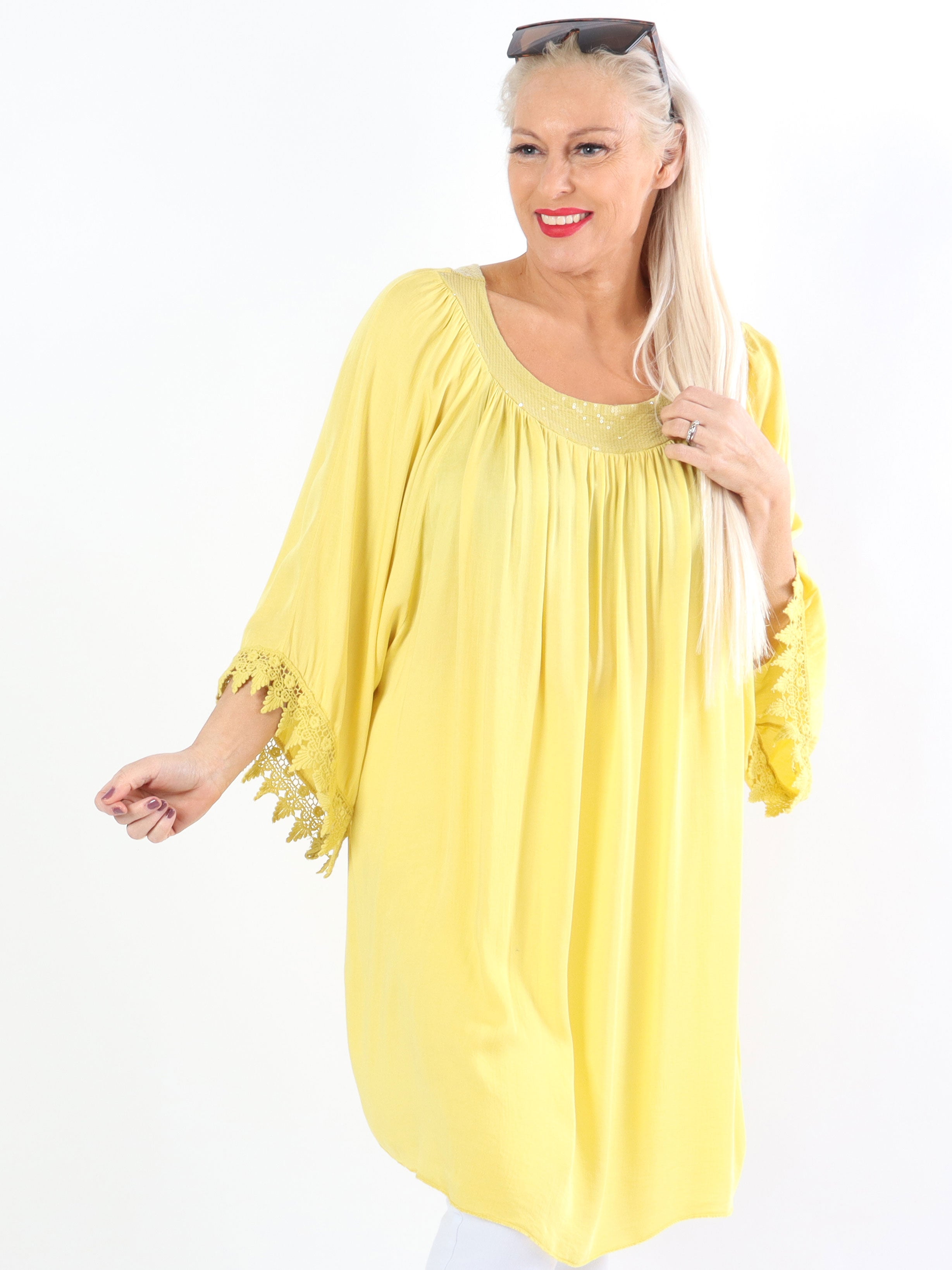 Dolores - Plus size tunikakjole med pailletter og broderinger